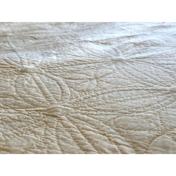 Vintage quilt Orange Peel pattern yellow lavender twin or full Extra Long - Picture 8 of 10